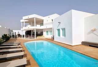 Villa Luxury for sale in Costa Teguise, Lanzarote. 
